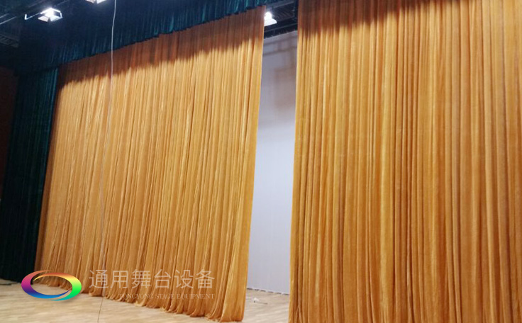 舞臺(tái)大幕舞臺(tái)阻燃幕布www.tywt.cn、二、三道幕等分割表演區(qū)域，移換場景不間斷