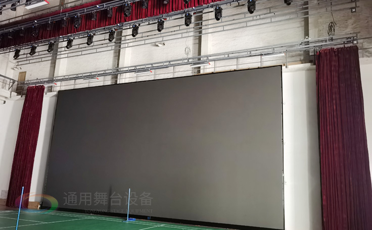 廣州黃花崗禮堂選擇通用舞臺！禮堂幕布、舞臺吊桿、舞臺燈光項目圓滿竣工！