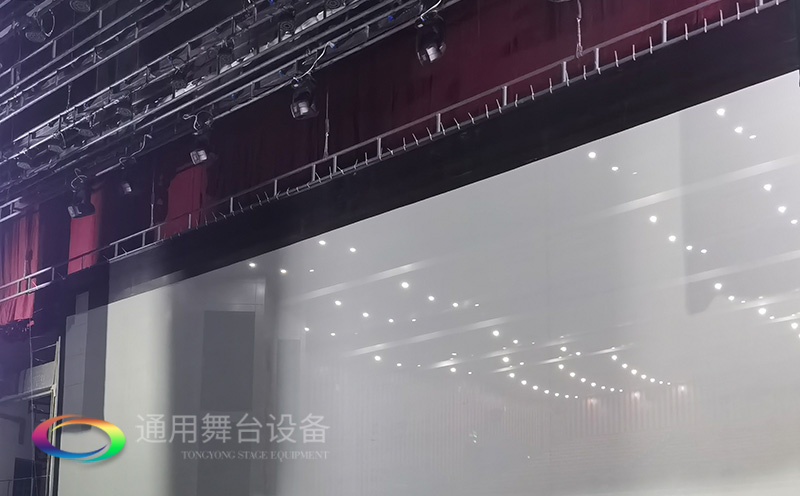 通用舞臺承建：南京曉莊學院報告廳舞臺項目（舞臺音響、舞臺燈光吊桿、幕布...）